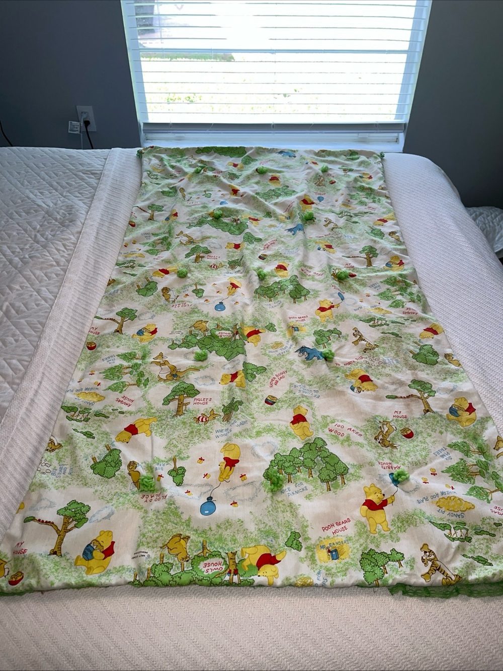Vintage 80’s Winnie the Pooh Children's Crib Blanket - Cream & Green